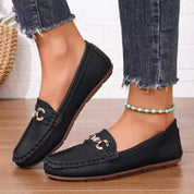 Mocassim Feminino Nora com Sola Sólida e Bico Redondo