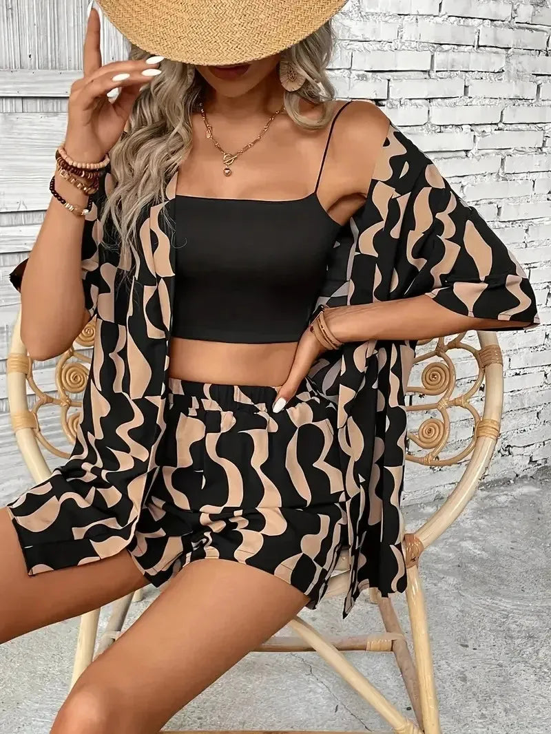 Conjunto Feminino Summer Escape - Camisa de Manga Curta com Cardigã e Shorts Estampado